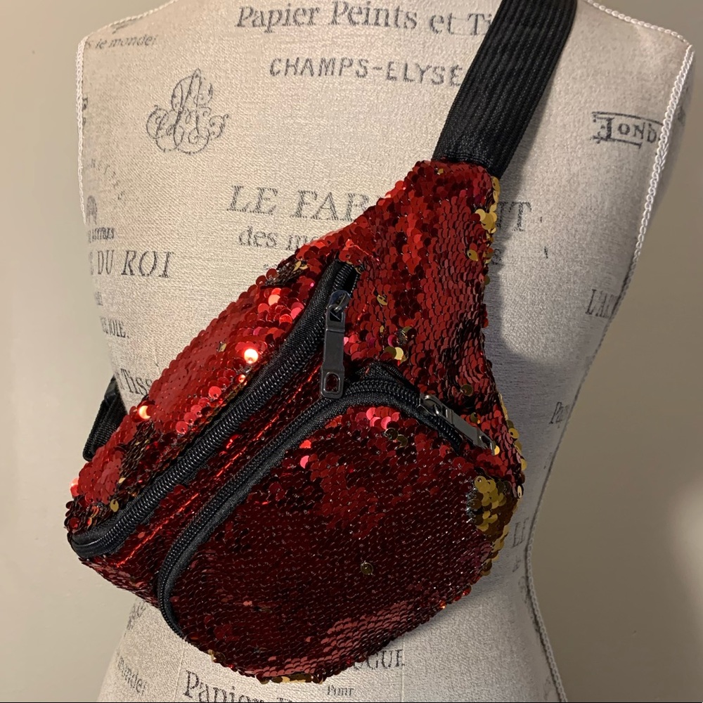 ✨NWOT✨ Large Sequence Fashionable Fanny Pack